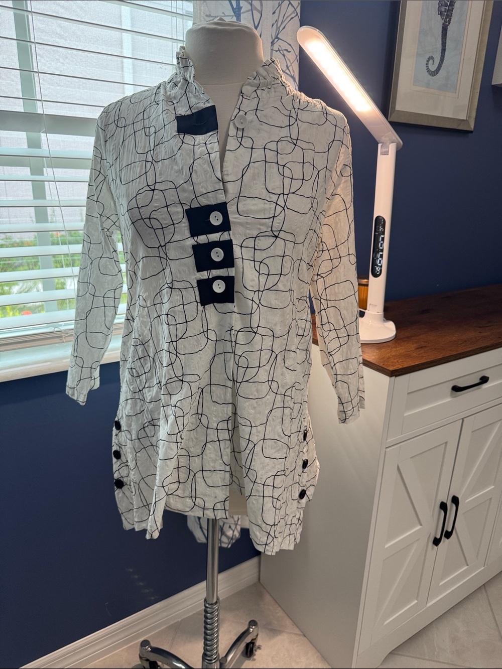 Terra SJ Apparel- Women's Abstract Print Long Sleeve Tunic Top - Black & White